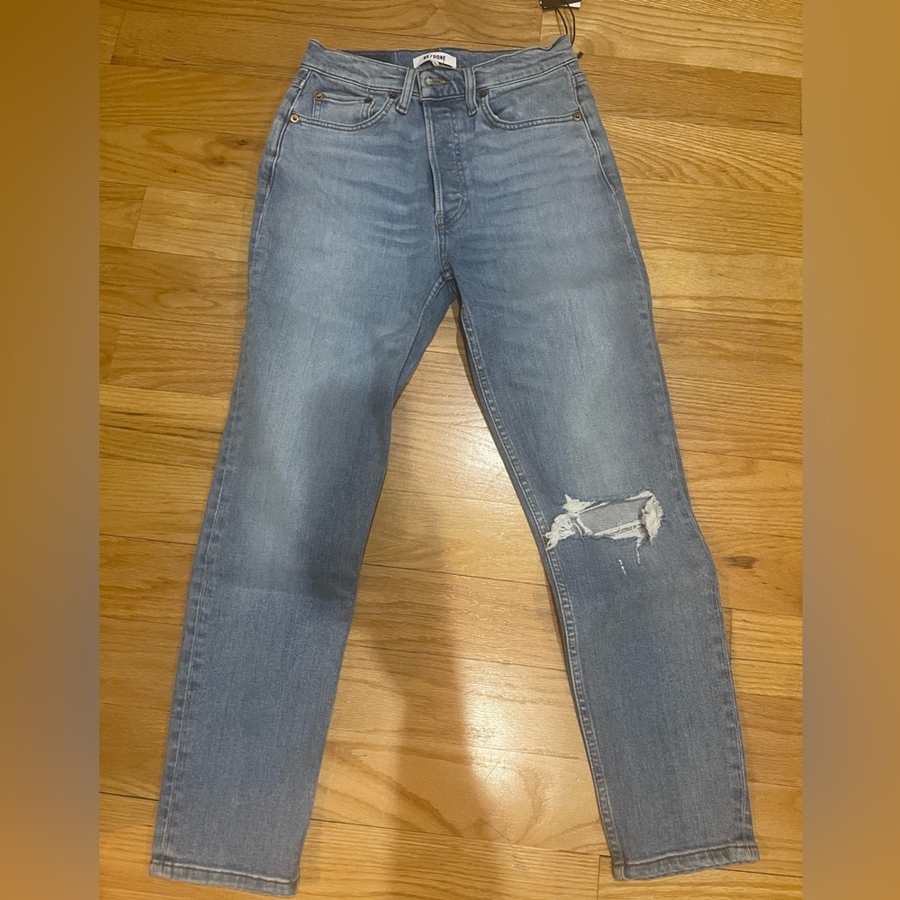 Woman’s high rise ankle crop jeans